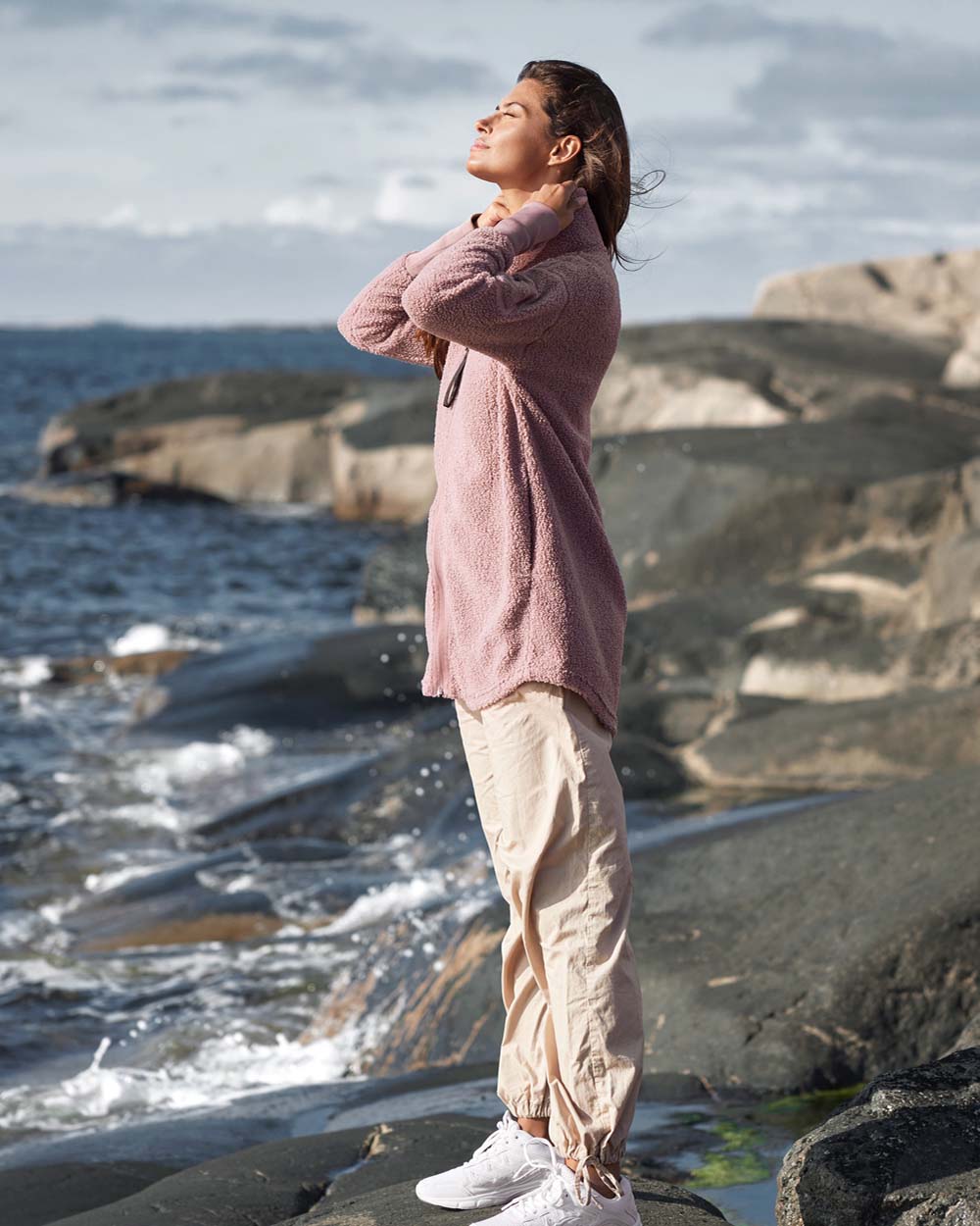 Faded Wine coloured Didriksons Full-Zip Jacket on Ocean background 