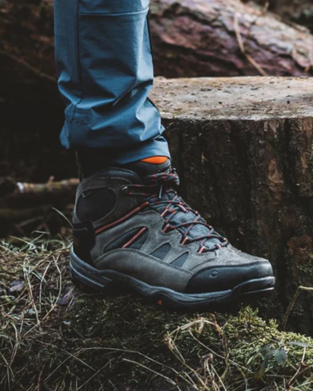 Charcoal Graphite Coloured Hi-Tec Mens Bandera II  Wide Boots On A Forest Background