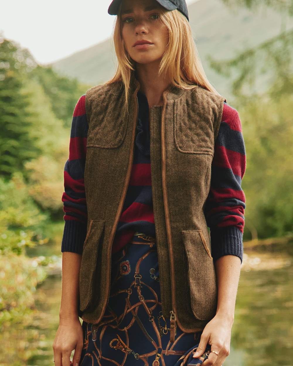 Herringbone Coloured Joules Cawthorne Gilet On A Pond Background