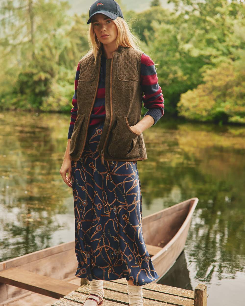 Herringbone Coloured Joules Cawthorne Gilet On A Pond Background