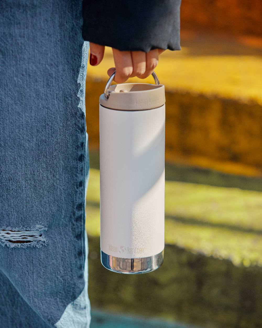 Tofu Coloured Klean Kanteen Insulated TKWide With Cafe Cap On A Lake Background 