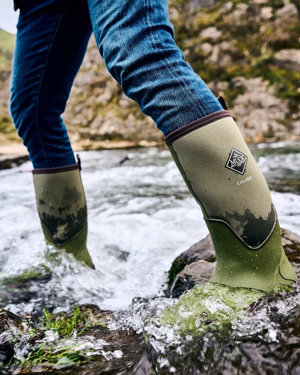 Olive Coloured Muck Boots Unisex Calder Short Boots On A Sea Background 