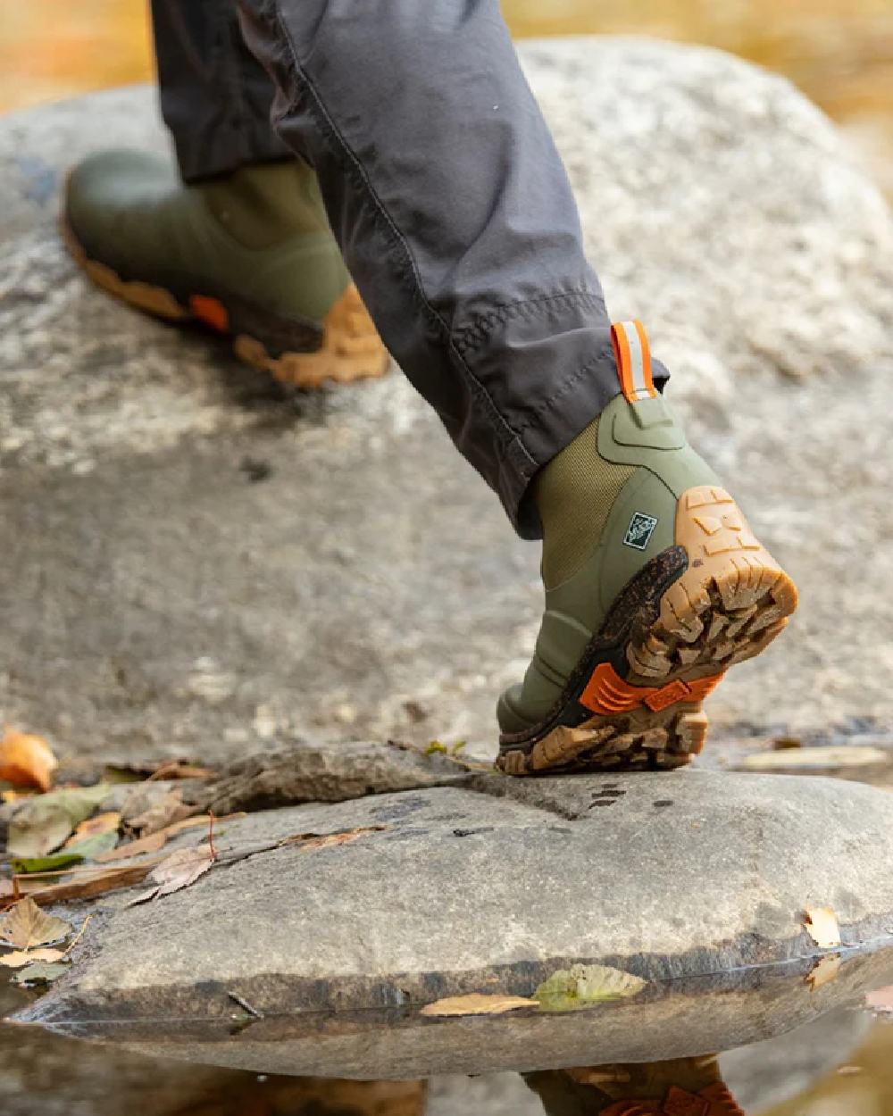 Muck Boots Apex Zip Mid Boots in Olive 