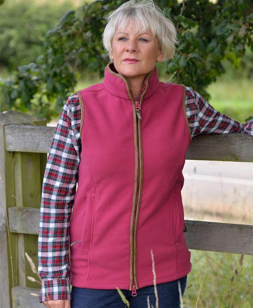 Roselle coloured Jack Pyke Ladies Countryman Fleece Gilet on fences background 