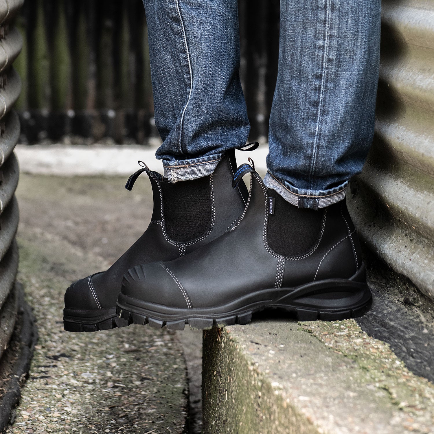 Blundstone safety store boots uk