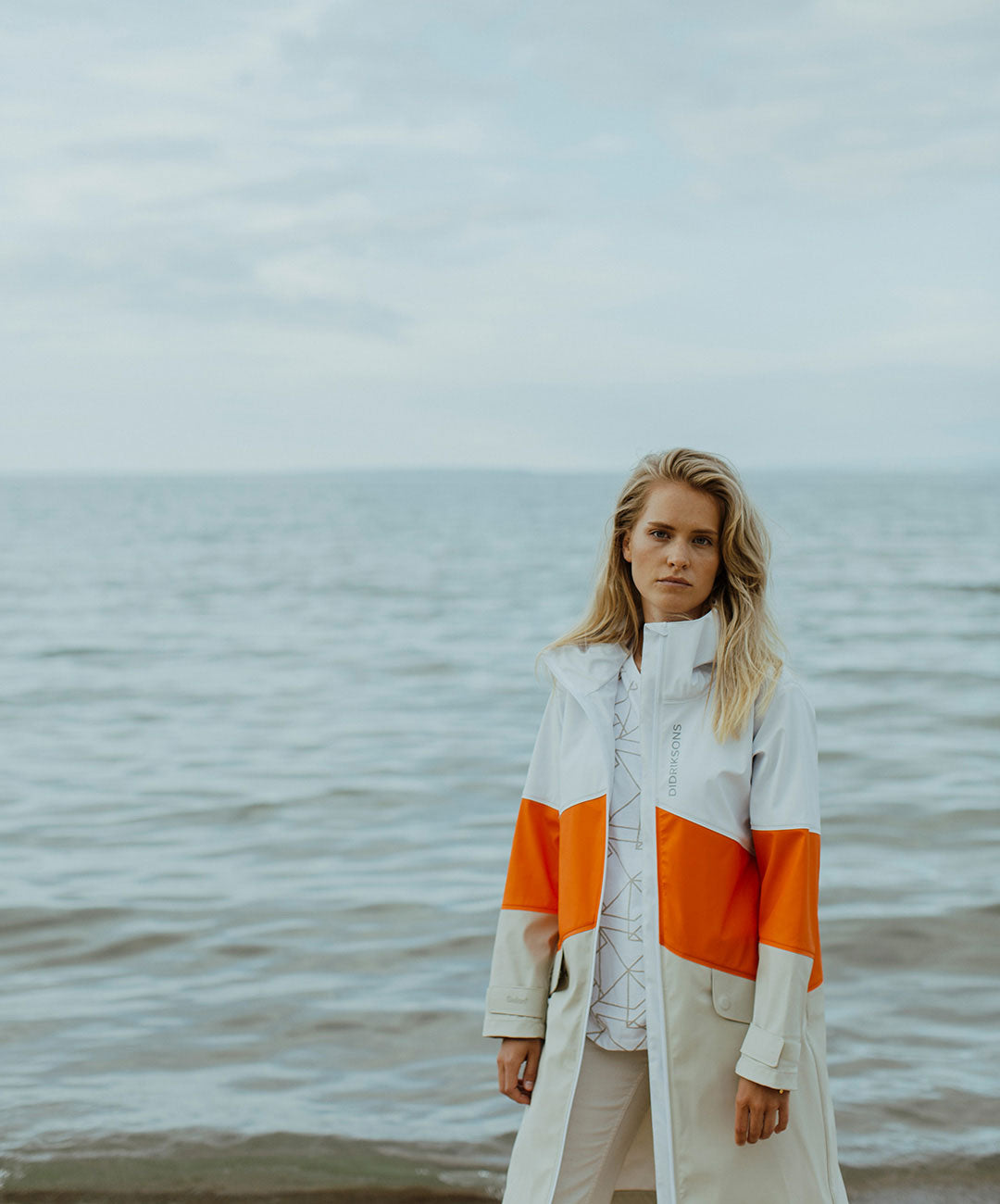 On the beach Didriksons Sigrid Waterproof Galon® Parka