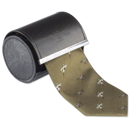 country green Pheasants in flight and pointing dogs feature on this classic silk country tie in three cultured colours.