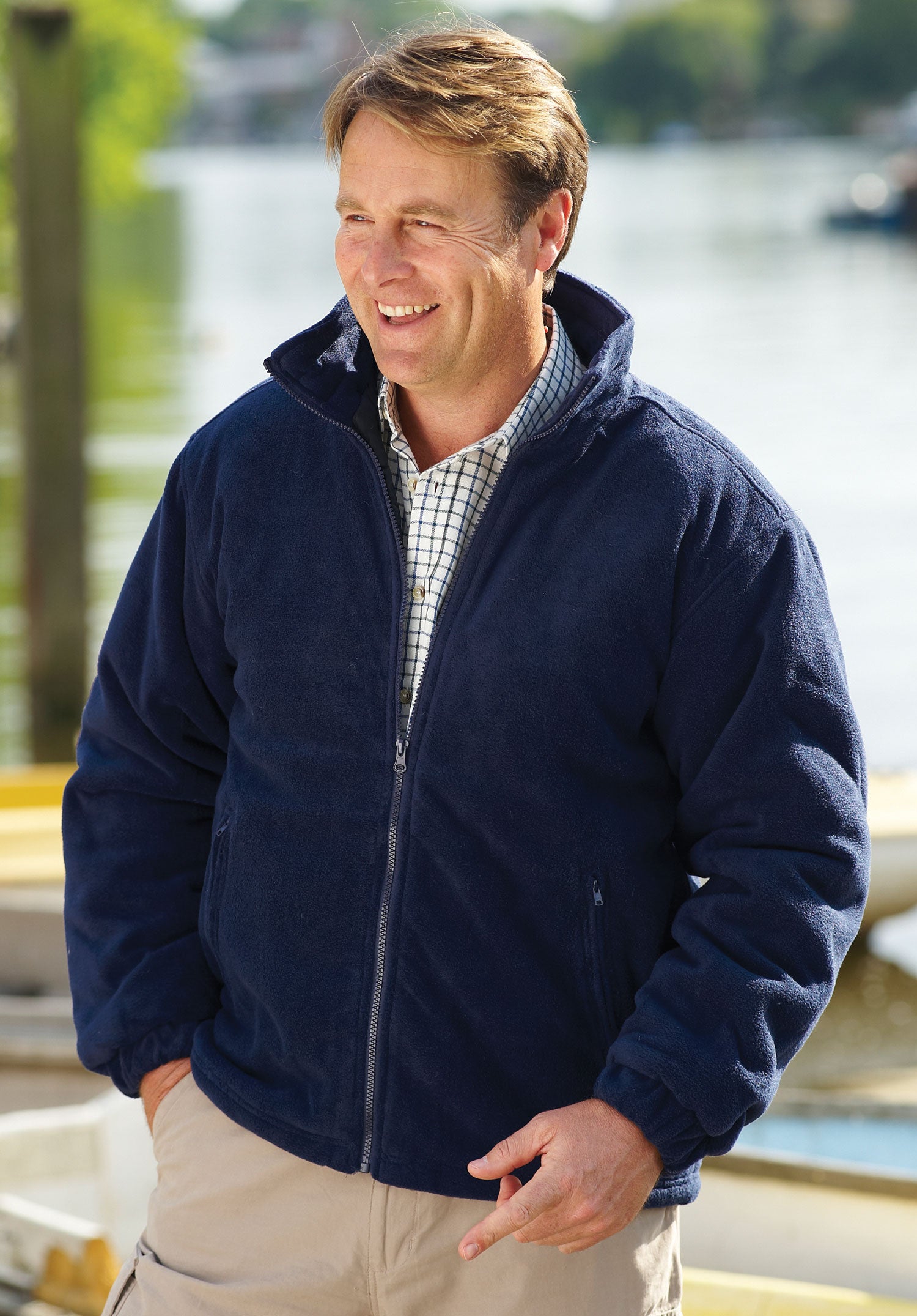 Man wearing Glen Lined Fleece Jacket from Champion in navy 