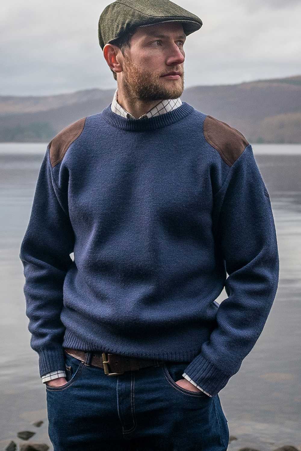 Hoggs of Fife Melrose Hunting Pullover in Marled Navy 