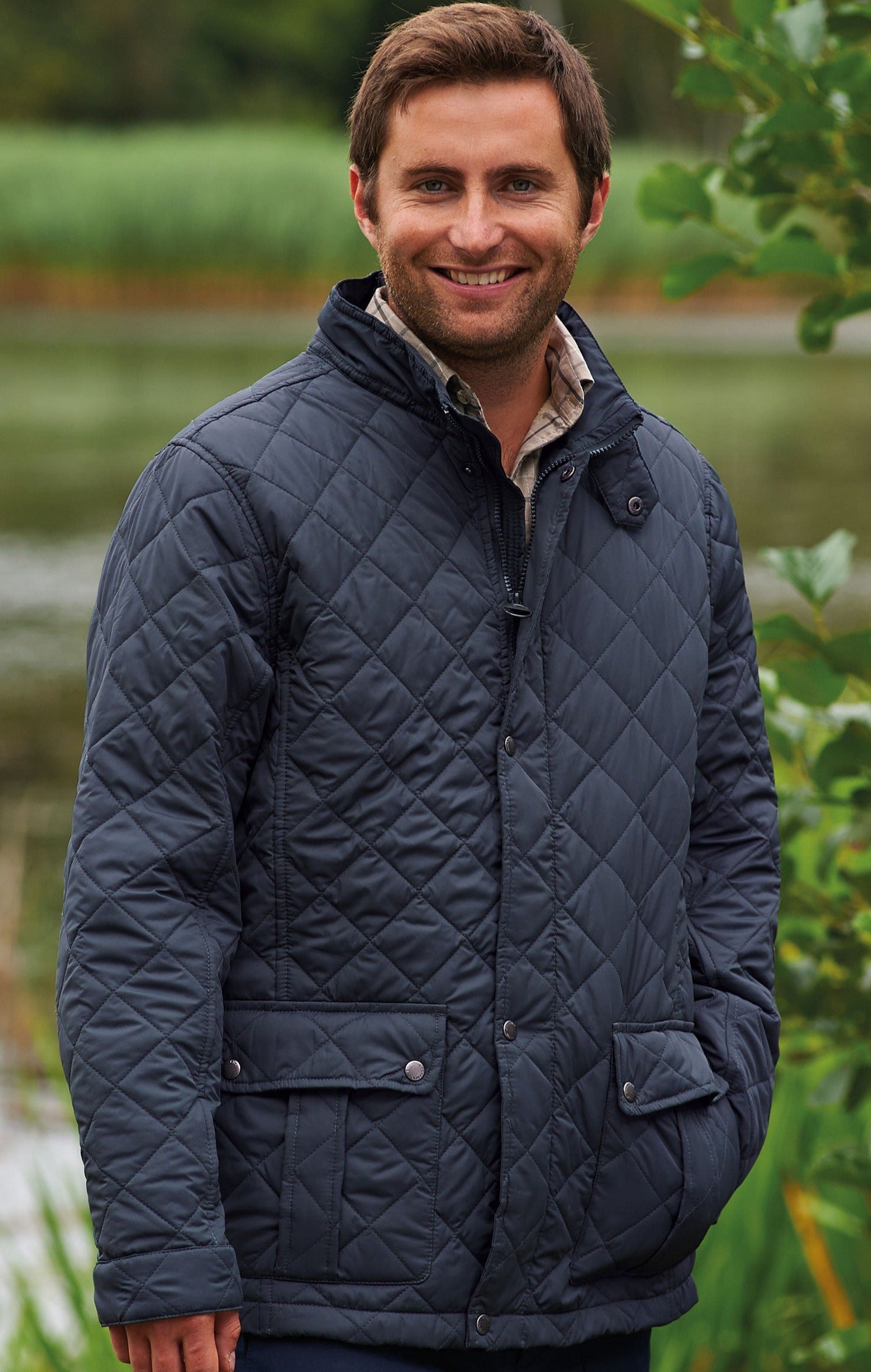 Man wearing diamond quilted country jacket navy 
