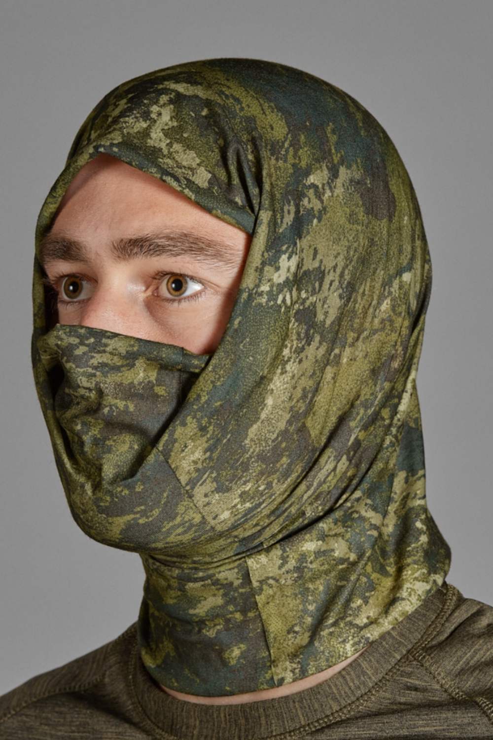 Seeland Neck Gaiter 2 Pack in invis green worn as a face covering