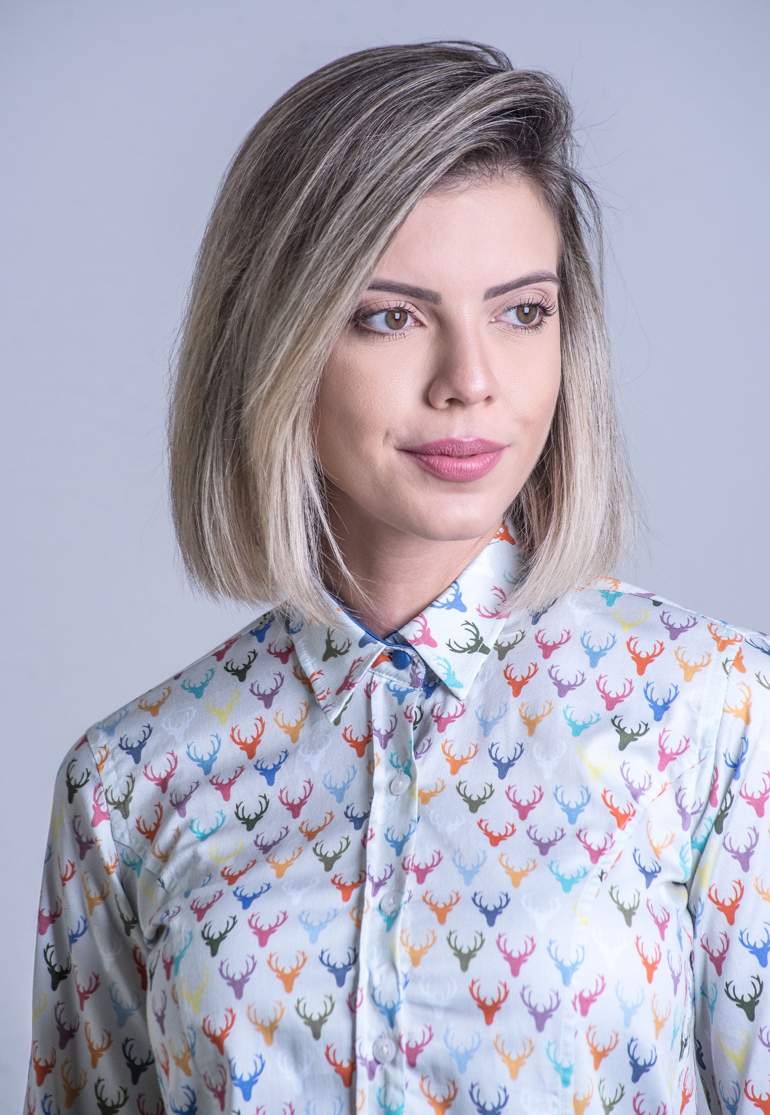 this pure cotton shirt features a rainbow of colourful Stag&